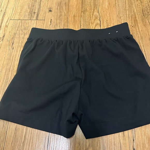 Like New Classic Black Women's Shorts sz medium - Picture 4 of 4